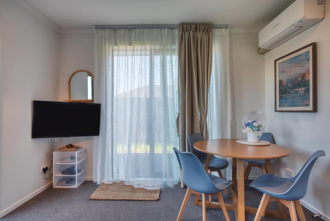 Cozy Retreat On Serene Street 해밀턴 외부 사진